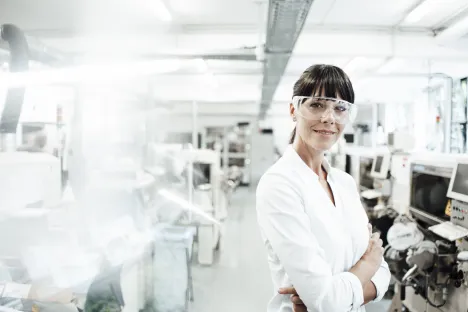 woman-lab-r&a