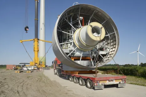 Assemblage d'une nacelle d'éolienne (Hub). Air Liquide dispose des solutions gaz pour l'assemblage, le traitement thermique des engrenages, le soudage et la découpe.