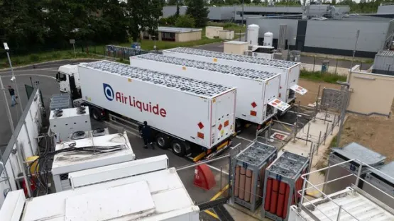 Todos os dias, camiões-cisterna da Air Liquide, com uma pressão de 300 bar, entregam hidrogénio em várias estações de abastecimento de hidrogénio (HRS) situadas na Île-de-France.