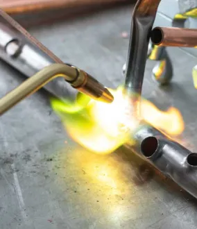 Soldar e cortar com chama oxiacetilénica com a Air Liquide